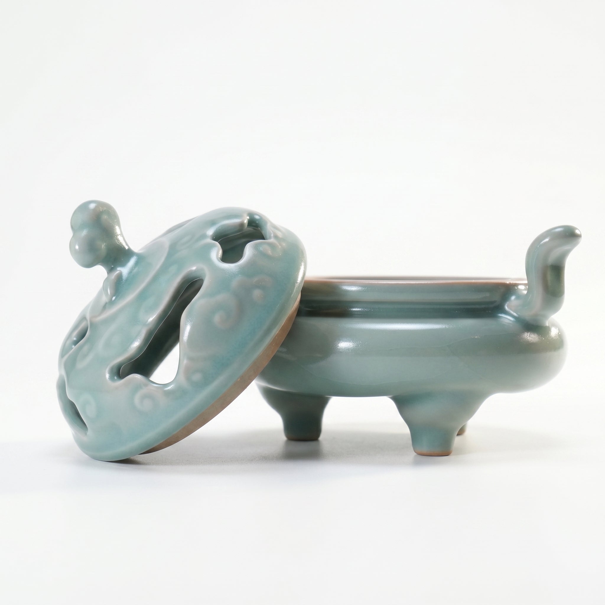 Ru Ware Celadon Auspicious Cloud Incense Burner
