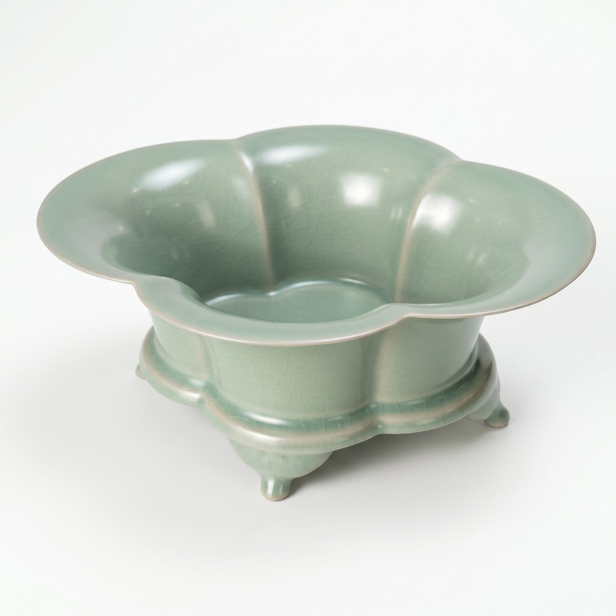 Ru Ware Celadon Begonia-Shaped Basin