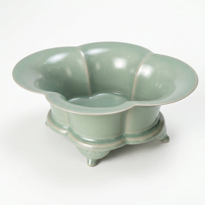 Ru Ware Celadon Begonia-Shaped Basin