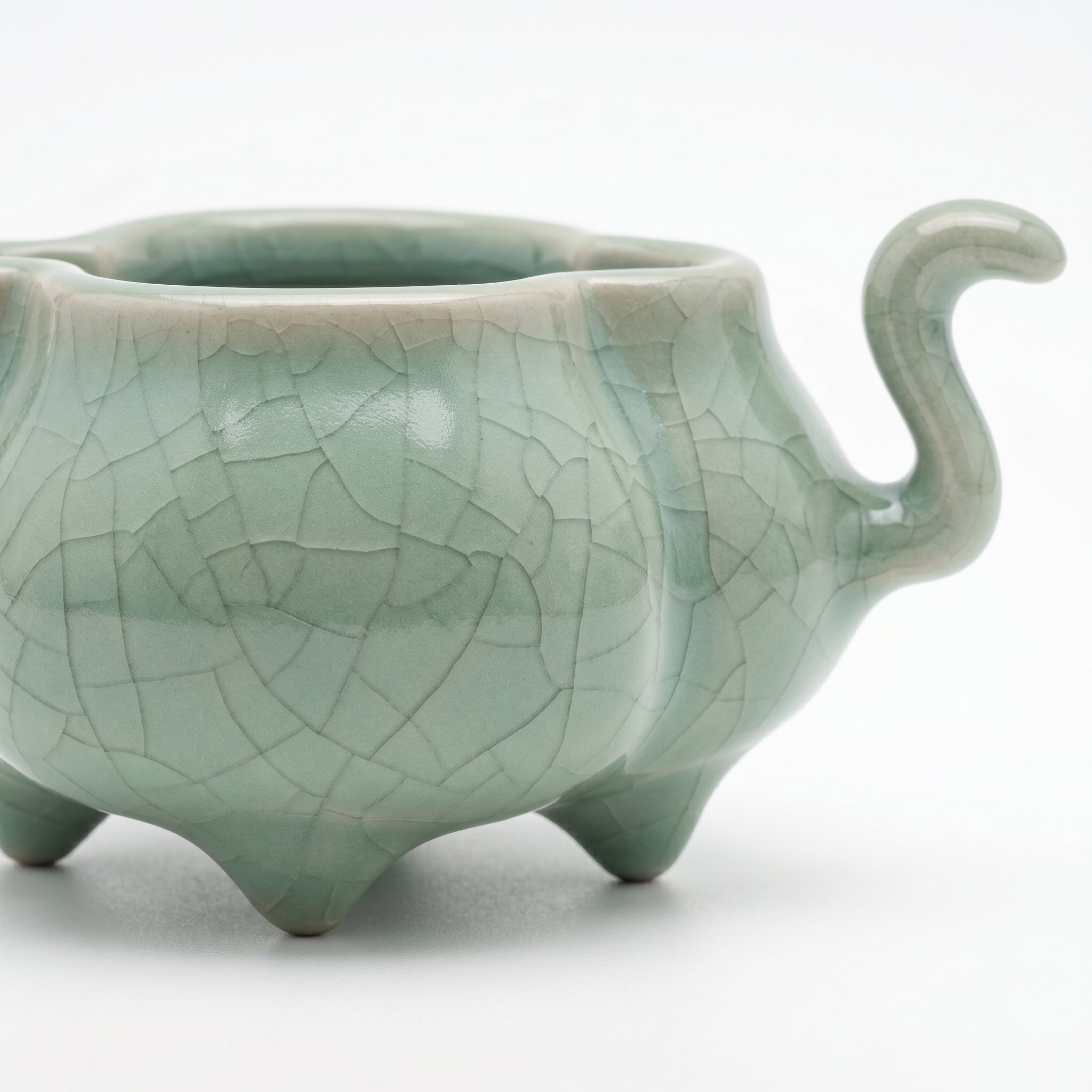 Ru Ware Celadon Begonia-Shaped Mini Censer
