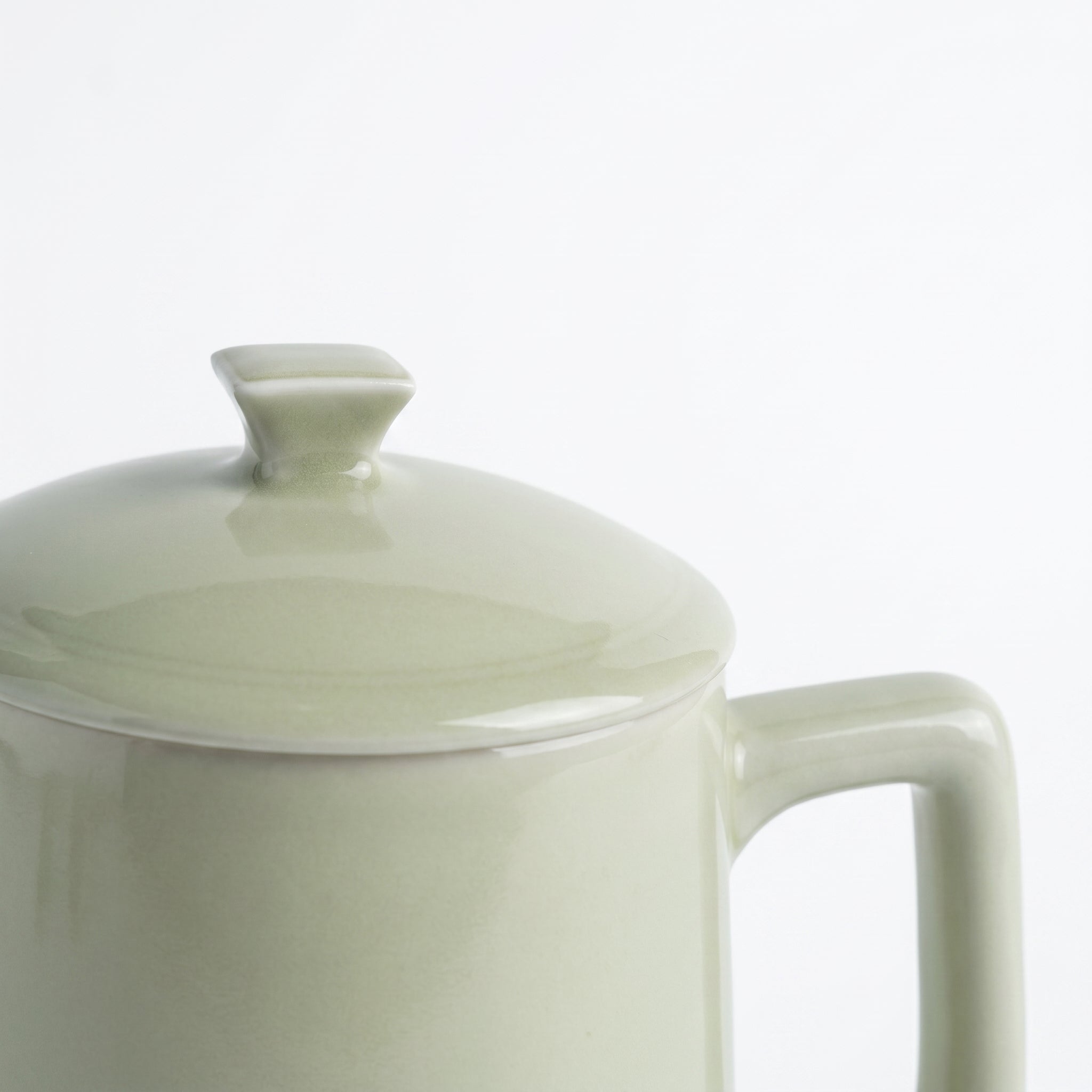 Ou Ware Qingyun Lidded Cup